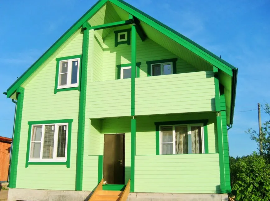 Яркие фасады домов