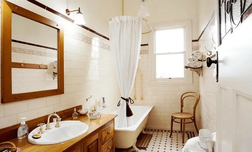 маленькая ванная комната в ретро стиле