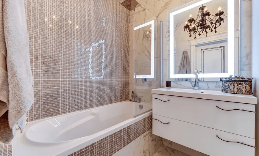 мозаика в интерьере маленькой ванной комнаты