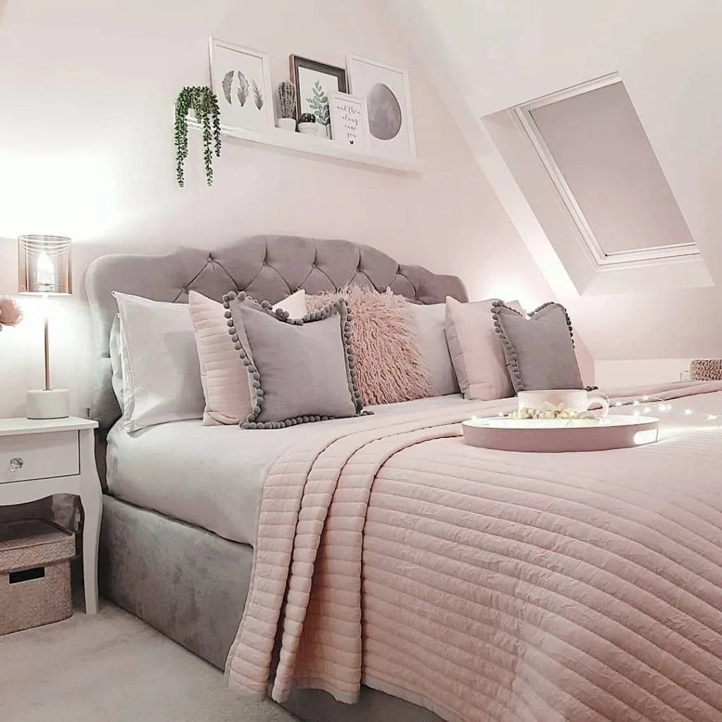 Дизайн спальни в розово-серых тонах