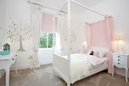 Белая детская комната для девочки - Дизайн интерьера
