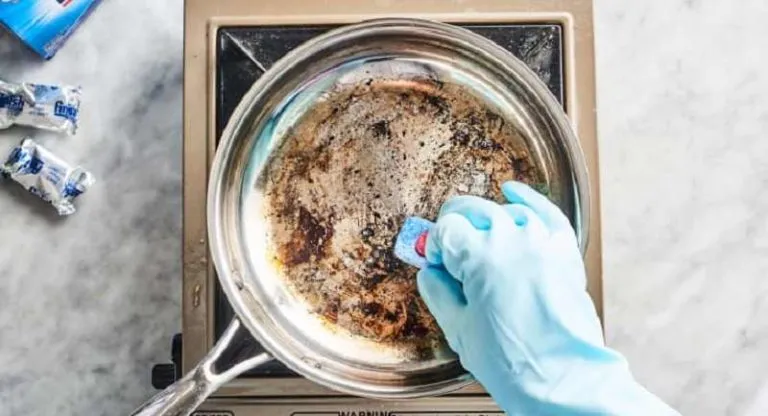 Как очистить пригоревшее дно кастрюли: используем таблетку для посудомойки