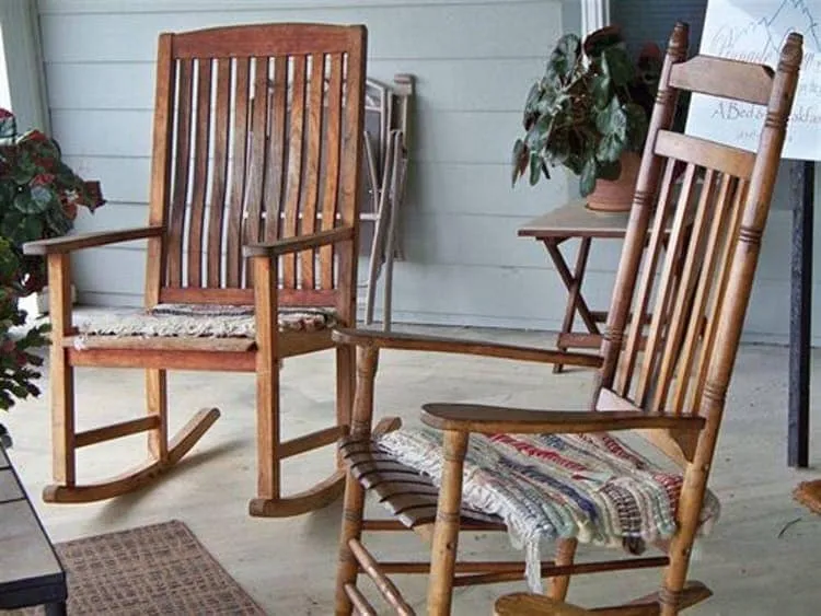 Старому креслу или стулу можно дать вторую жизнь