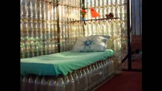 Кровать из бутылок своими руками
