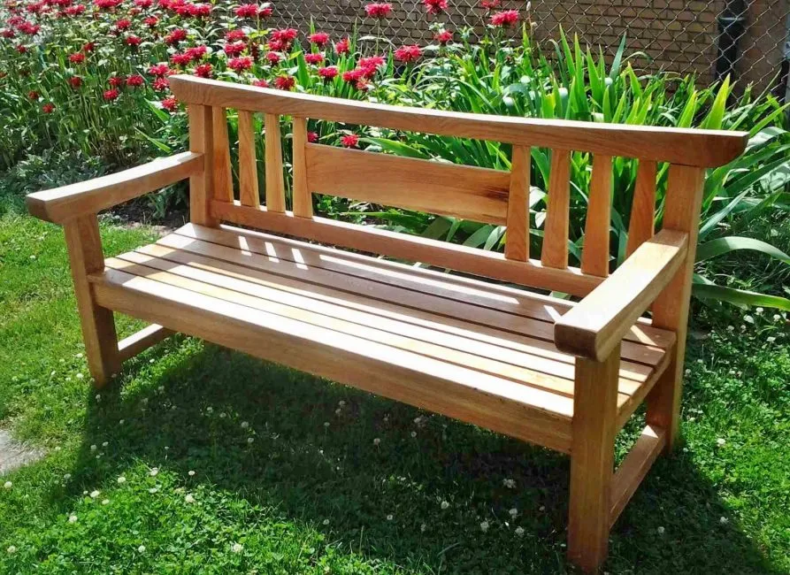Садовая скамейка – красивый элемент садово-парковой архитектуры