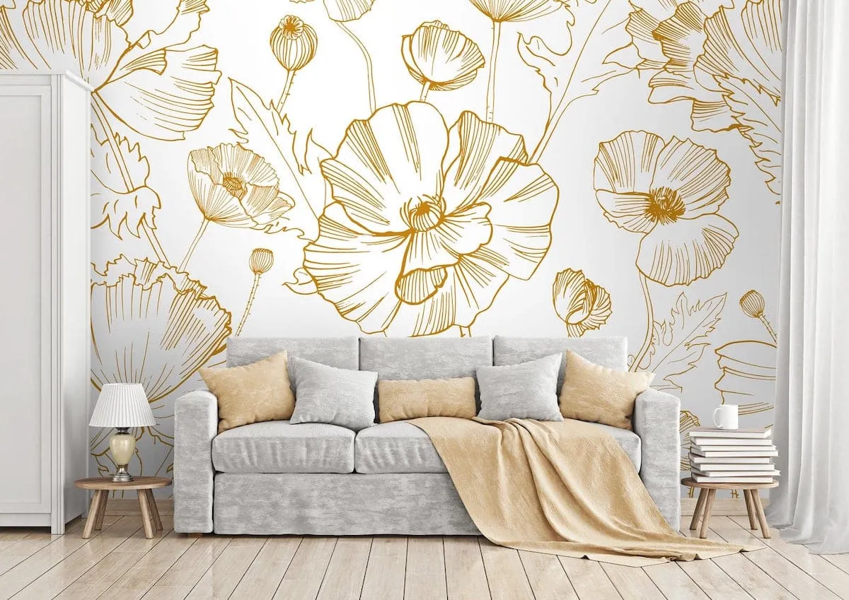 Обои с золотыми цветами на белом фоне изменят интерьер комнаты в лучшую сторону