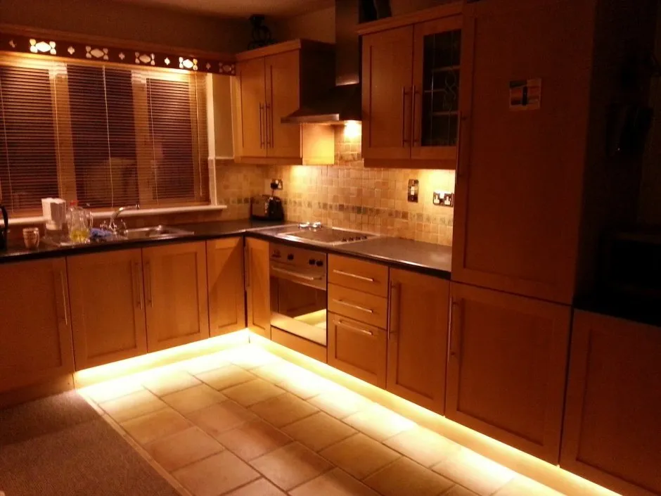 Подсветка рабочей зоны на кухне светодиодной лентой