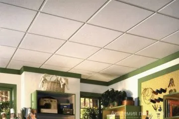 Потолок Армстронг Ритейл с кромкой тегулар (плита с повисанием) на белой подвесной системе