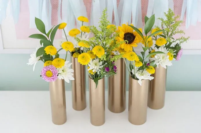 Нарядные вазы из пластиковых труб