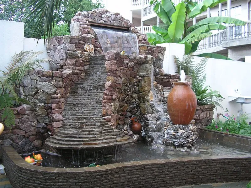 Декоративный водопад из камней