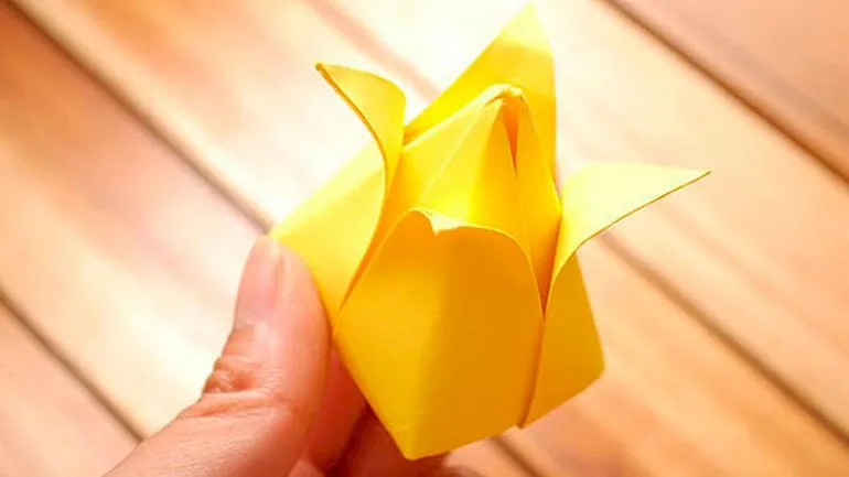 Оригами розы из бумаги готово